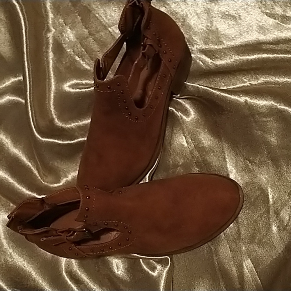 Boots - Picture 2 of 3